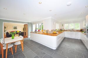 Cool marble flooring in a Dubai home enhancing AC efficiency
